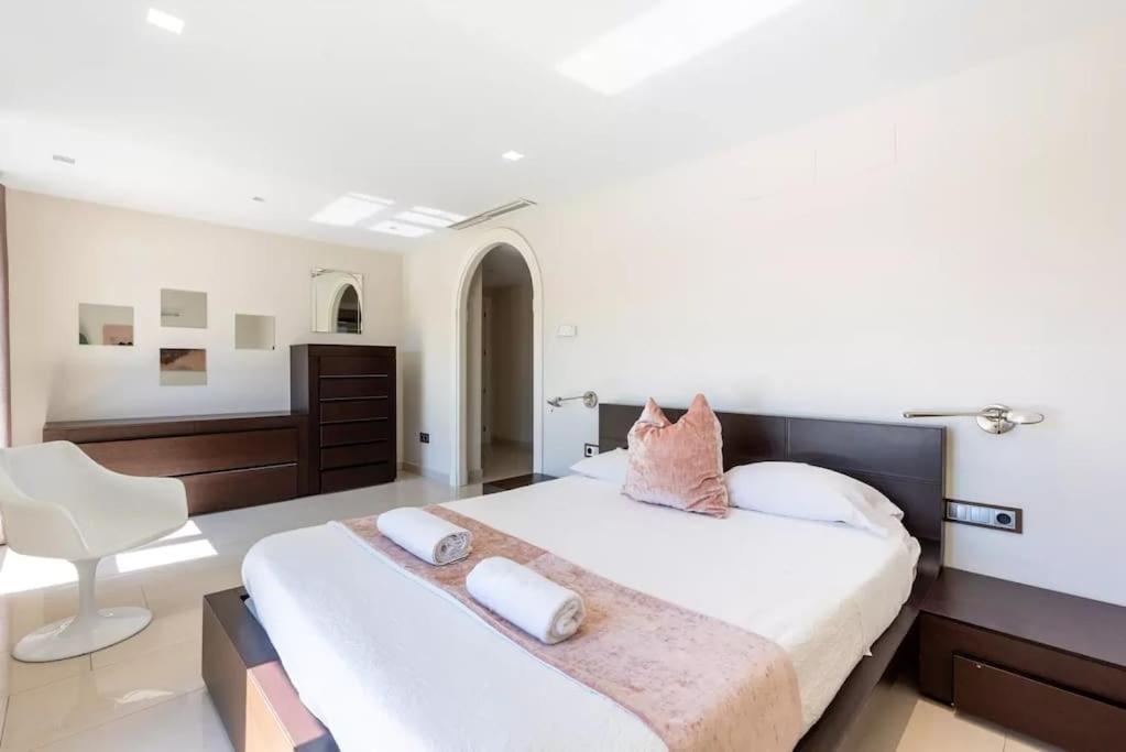 Ohana Luxury Villa With Heated Pool มาลากา ภายนอก รูปภาพ