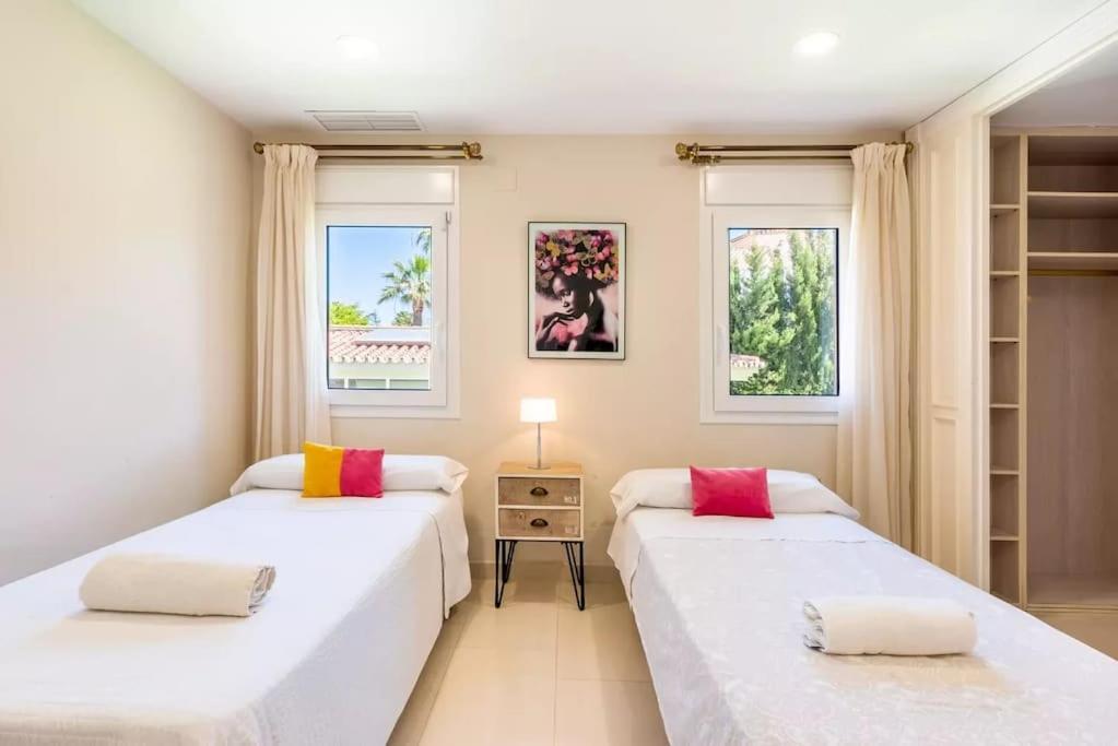 Ohana Luxury Villa With Heated Pool มาลากา ภายนอก รูปภาพ